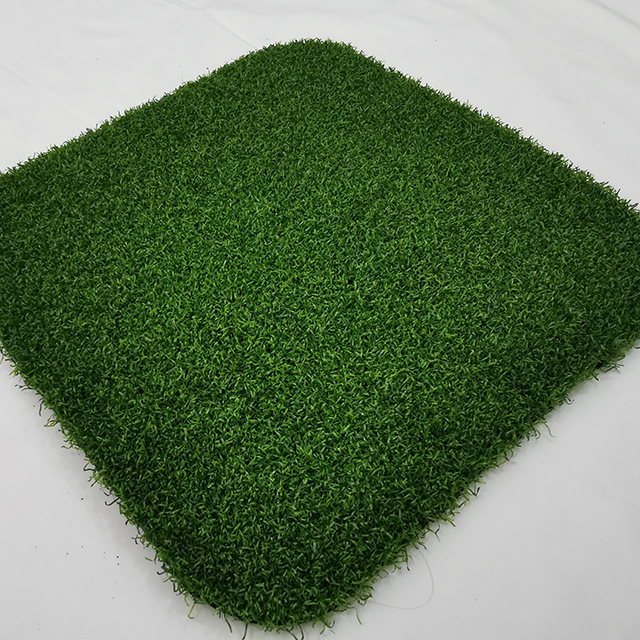 najlepšia umel&aacute; tr&aacute;va na putting green