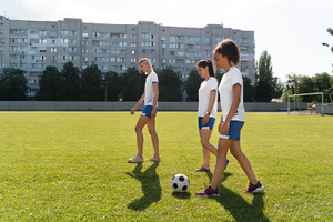 jouer au football sur gazon artificiel pour le campus.jpg