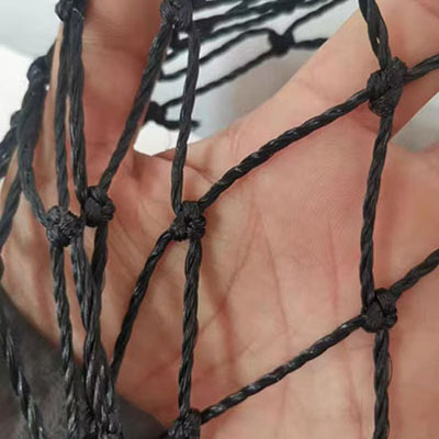 សំណាញ់របាំងទីលានបាល់ទាត់