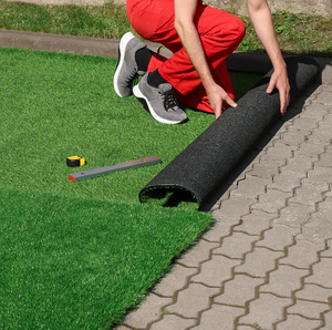 installation de gazon artificiel en ext&eacute;rieur.jpg